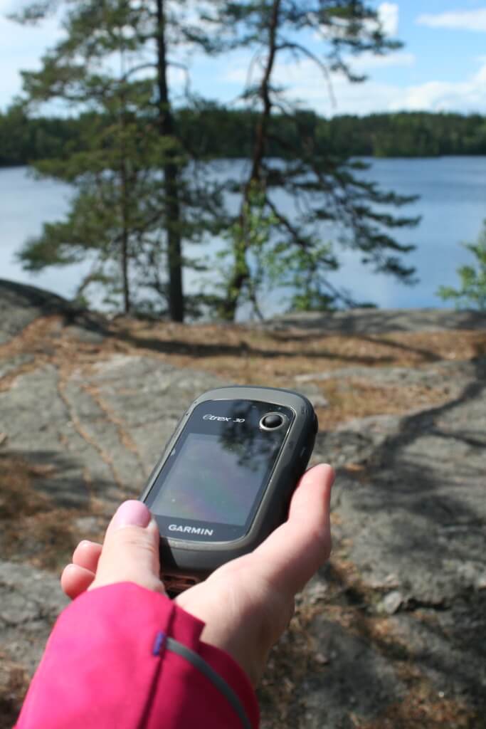 Garmin -GPS-laite maastossa